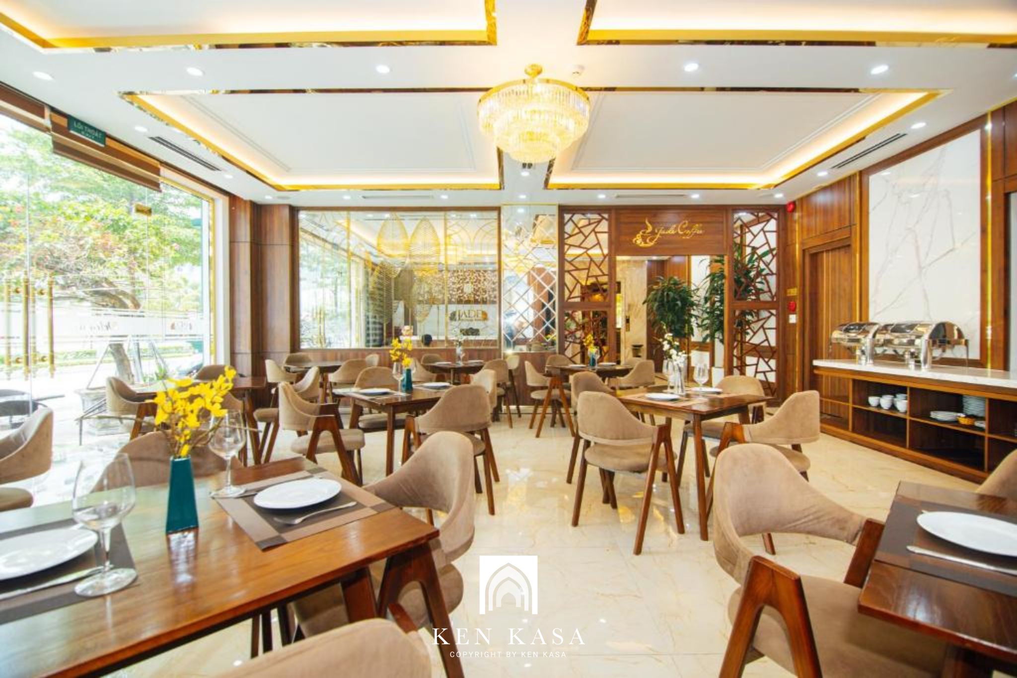 Không gian nhà hàng của Jade Ha Long Hotel